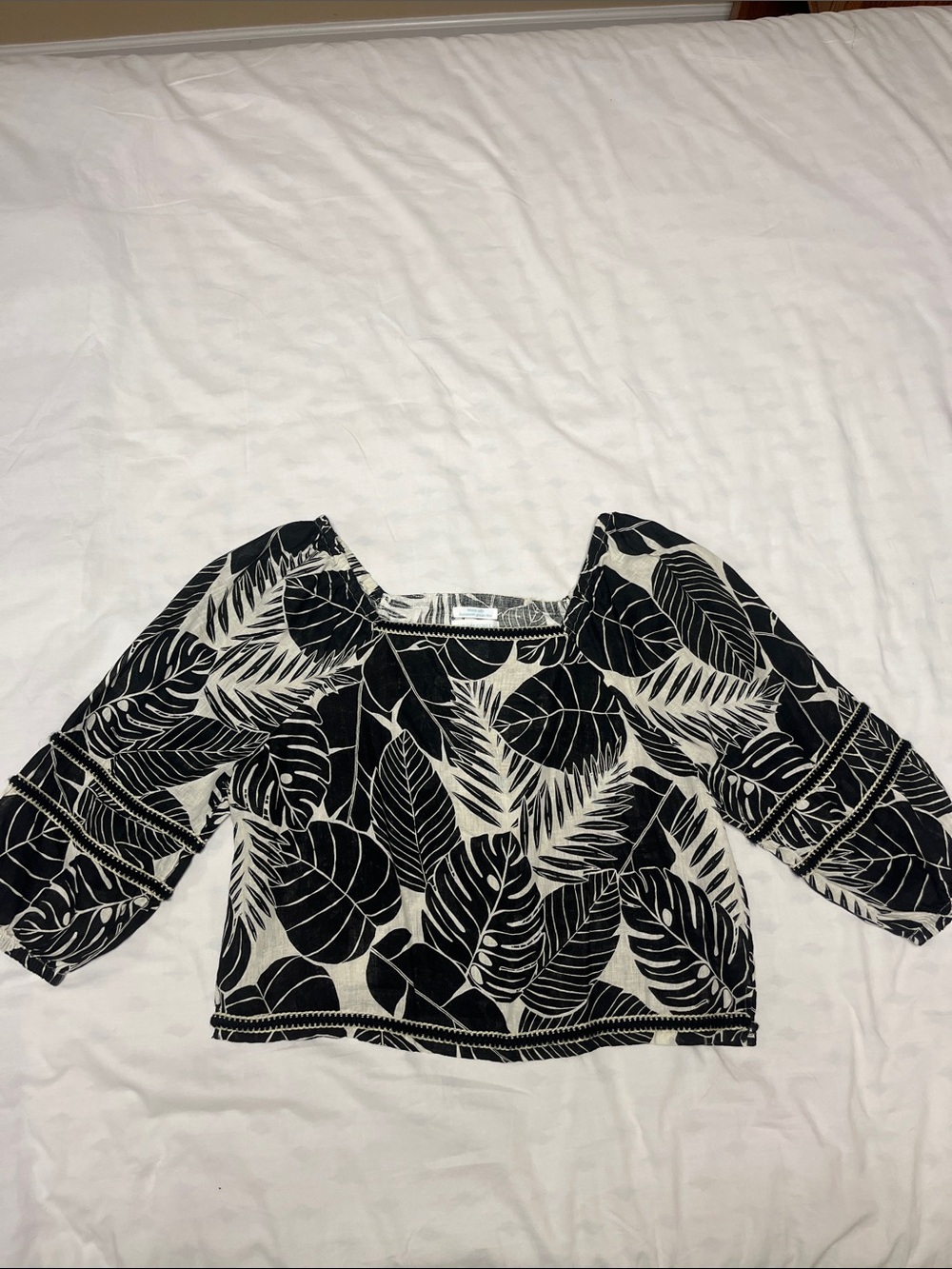 Cynthia Rowley 100% Lonen Monochrome Leaf Print Blouse